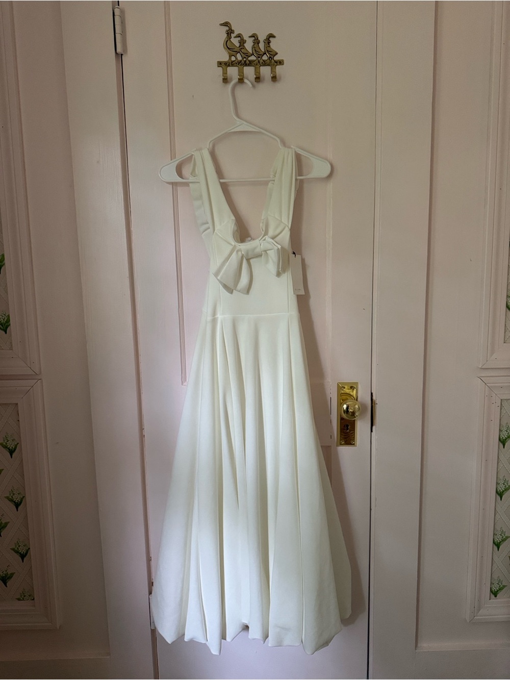 NWT Club London White Bow Midi Dress with Bubble Hem